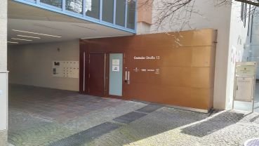 Foto des Eingangsbereichs der Kammern Aalen des Arbeitsgerichts Stuttgart