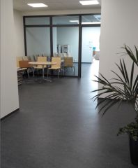 Foto des Wartebereichs im 3. OG der Kammern Aalen des Arbeitsgerichts Stuttgart