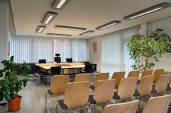 Foto des großen Sitzungssaales der Kammern Ludwigsburg des Arbeitsgericht Stuttgart