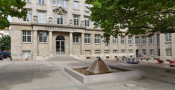 Foto der Gebäudeansicht des Arbeitsgerichts Stuttgart und interner Link zur Leitung